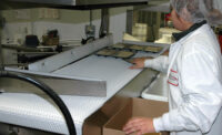 Trays arrive to the pack station properly oriented, making it easier and quicker for employees to handle and pack